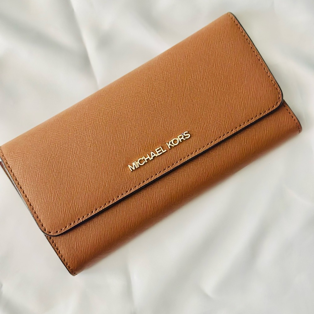 Michael Kors Tan Leather Bag Sleek Design